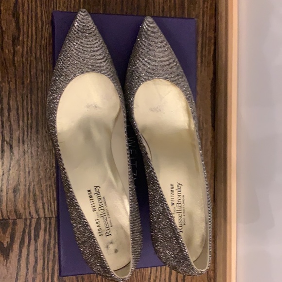 Stuart Weitzman heels that look gold or silver depending on the light - Picture 3 of 8